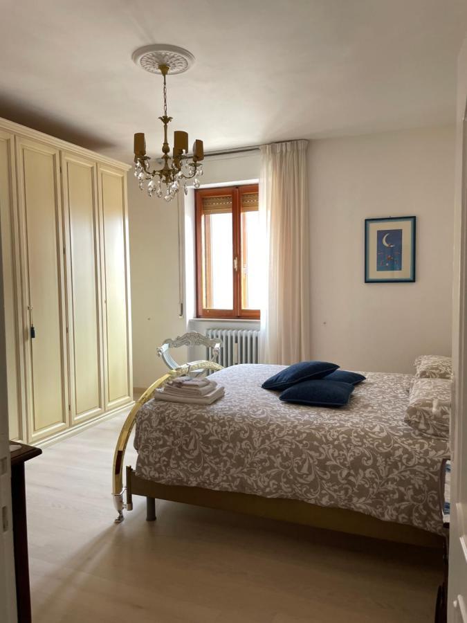 La Signora Dei Fiori Apartment Gubbio Bagian luar foto