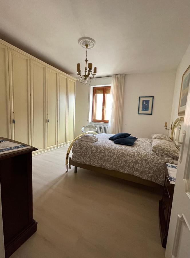 La Signora Dei Fiori Apartment Gubbio Bagian luar foto