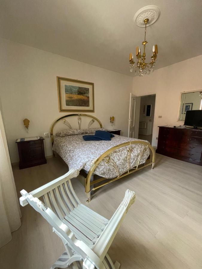 La Signora Dei Fiori Apartment Gubbio Bagian luar foto