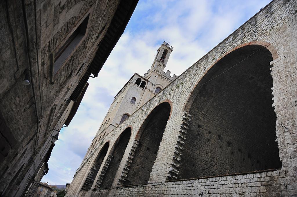 La Signora Dei Fiori Apartment Gubbio Bagian luar foto